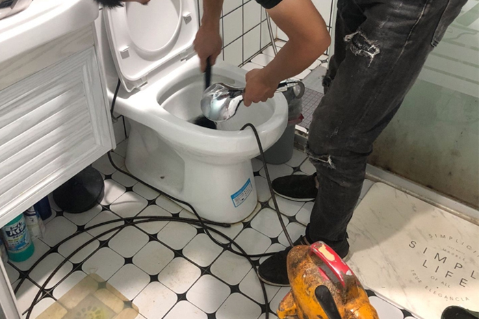 漳州马桶堵塞自己疏通还是找师傅?专业上门服务让你省时更省心