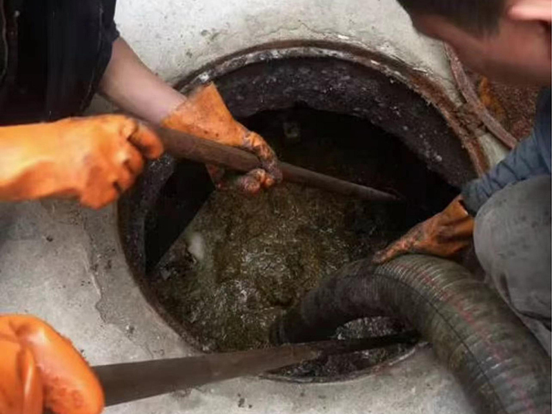 漳州清理化粪池时如何避免沼气的危害?